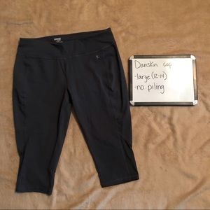 Women’s yoga capris